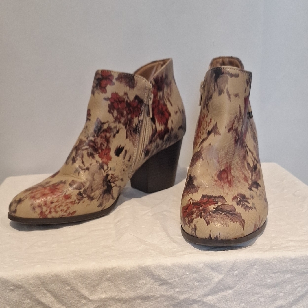 Style & Co Masrinaa Floral Beige Ankle Boots Size 10M